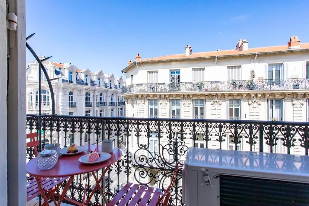 #57 Suite Notre Dame Central Balcony & Ac Nice 0*,  France